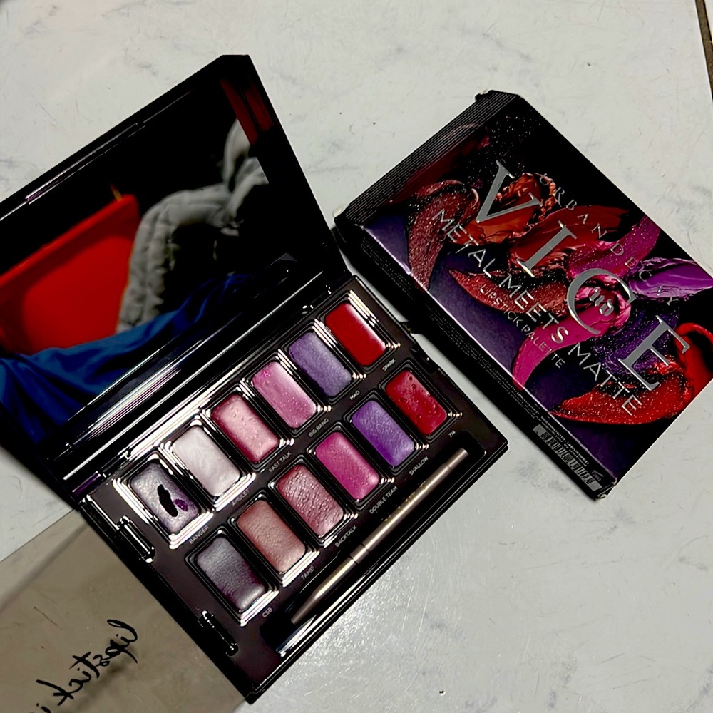 UrbanDecay vice matal meets matte lipstick palette